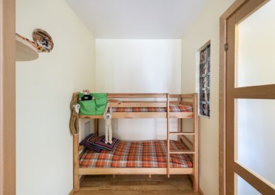 Apartamentai Palangoje „Zefyras“ - vaikų dviaukštį lova